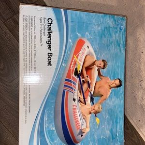 Challenger Rubber Boat 7+ age plus oars brand new